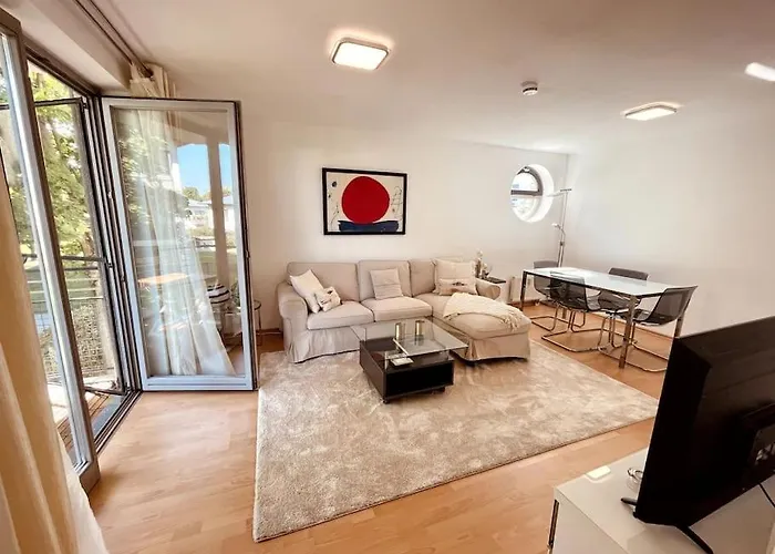 Gemuetliche Wohnung Mit Balkon In Schoenefeld