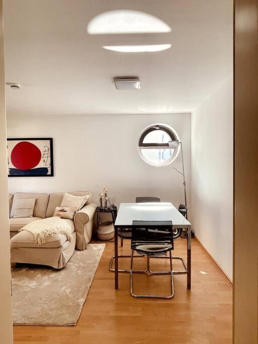 Gemuetliche Mit Balkon In Apartment Schoenefeld