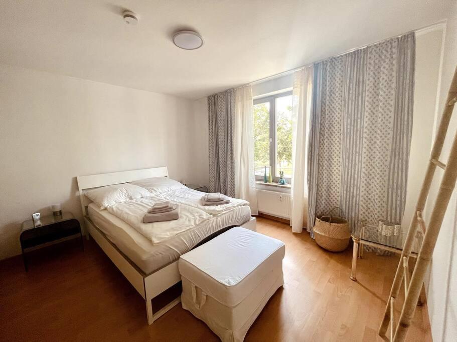 Apartment Gemuetliche Mit Balkon In Schoenefeld