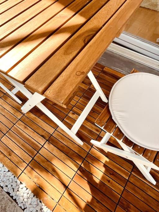 Gemuetliche Mit Balkon In Apartment Schoenefeld